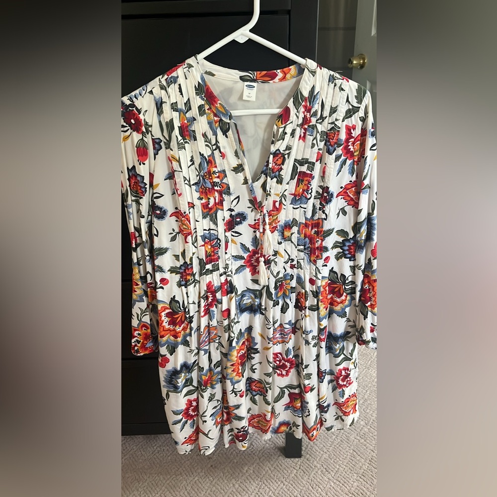 Old Navy White and Red Pleated Tunic Dress